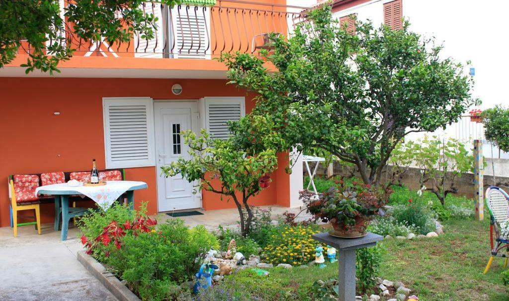 Apartmani Volga Petrcane Exterior photo